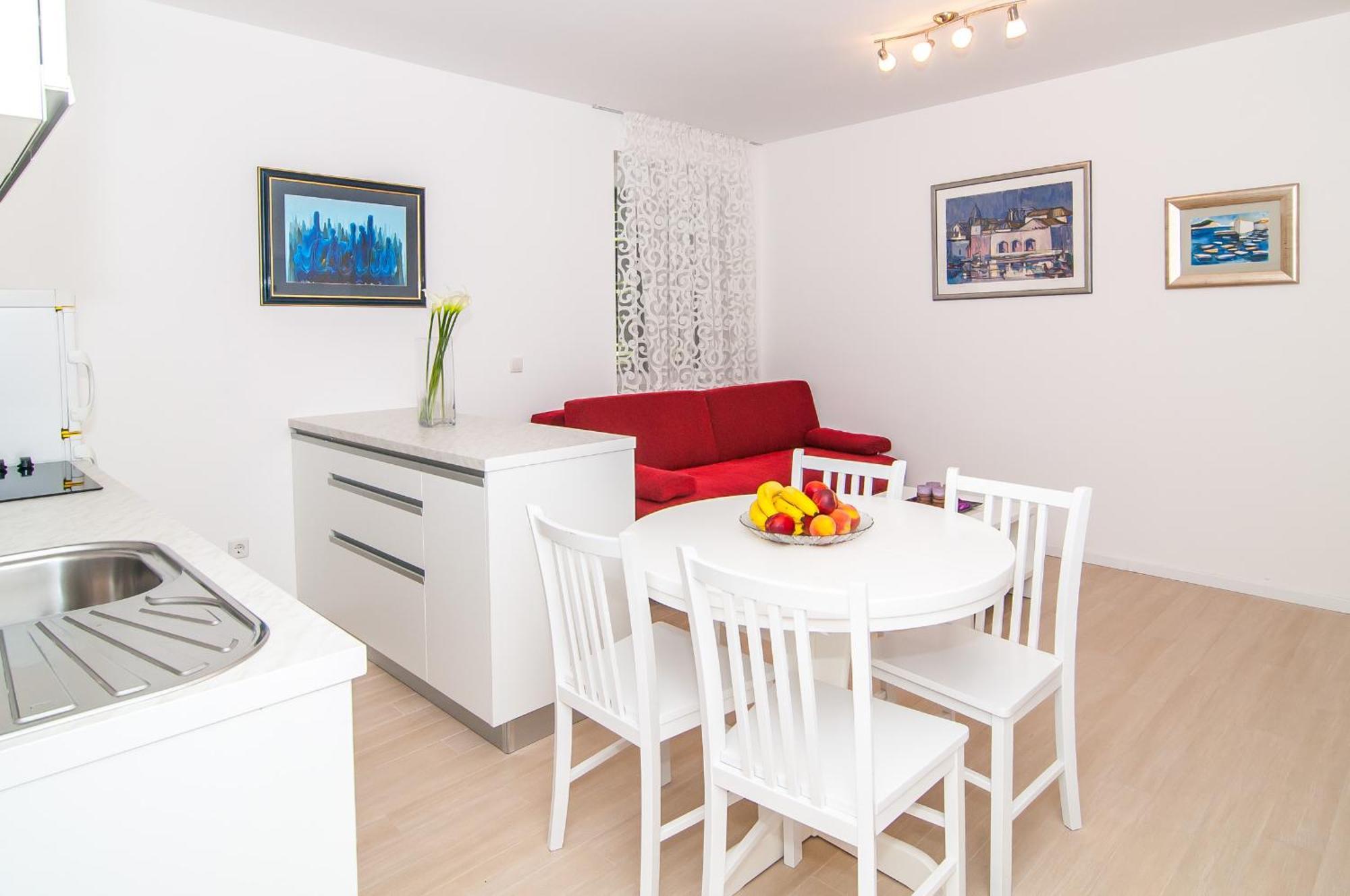 Apartment Avenue *